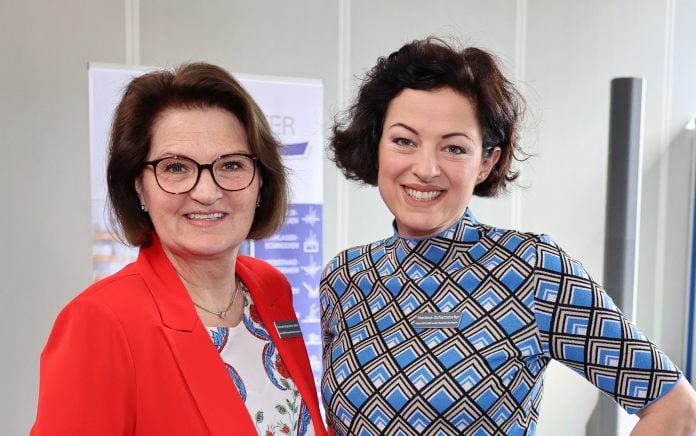 Gertrude Schatzdorfer Wölfel mit ihrer Tochter Marlene Schatzdorfer