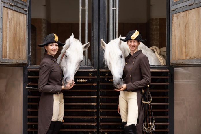 Seit 2008 werden an der Spanischen Hofreitschule Frauen als Bereiterinnen ausgebildet.