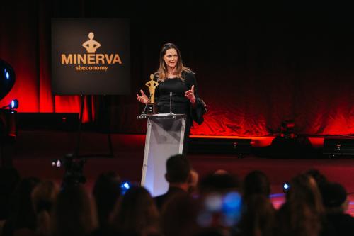 (c)PhilippLipiarski-6720_Caroline_Justich_Gewinnerin_Kategorie_Start-up