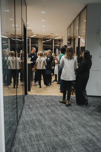 20251030-sheconomy-page-executive-280