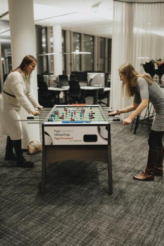 20251030-sheconomy-page-executive-293